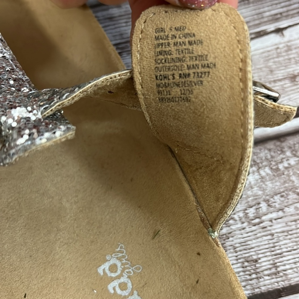 Mudd Silver Glitter Thong Sandal Big Girl size 5 Women’s size 7 - Picture 12 of 13